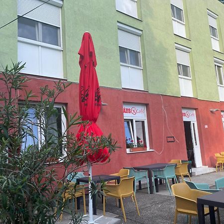 Tifani Szallo Hotel Balatonlelle Exterior foto